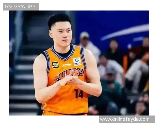 李弘权揭秘郭士强耳语内容强调防守专注比赛避免犯规的重要性 李弘权揭秘郭士强耳语内容强调防守专注比赛避免犯规的重要性